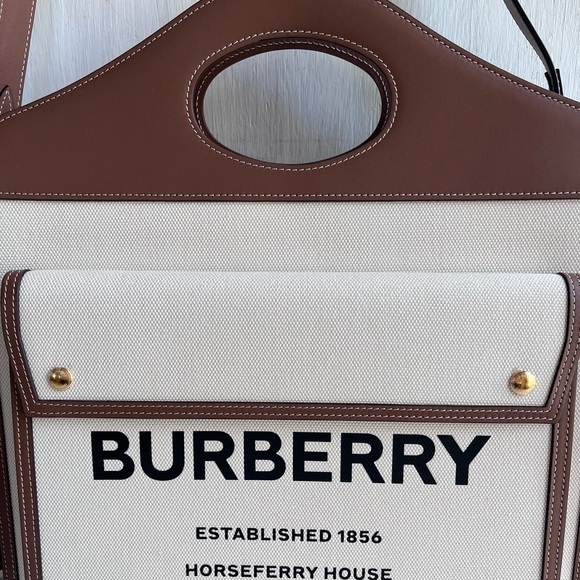 🔴SOLD🔴 BURBERRY Medium Pocket Logo Canvas and Leather Tote - Picture 6 of 16